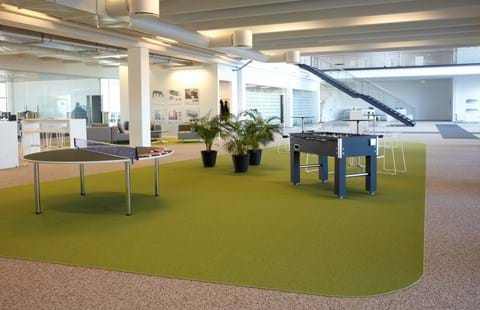 afpasset Fraster tæppe grøn på kontor